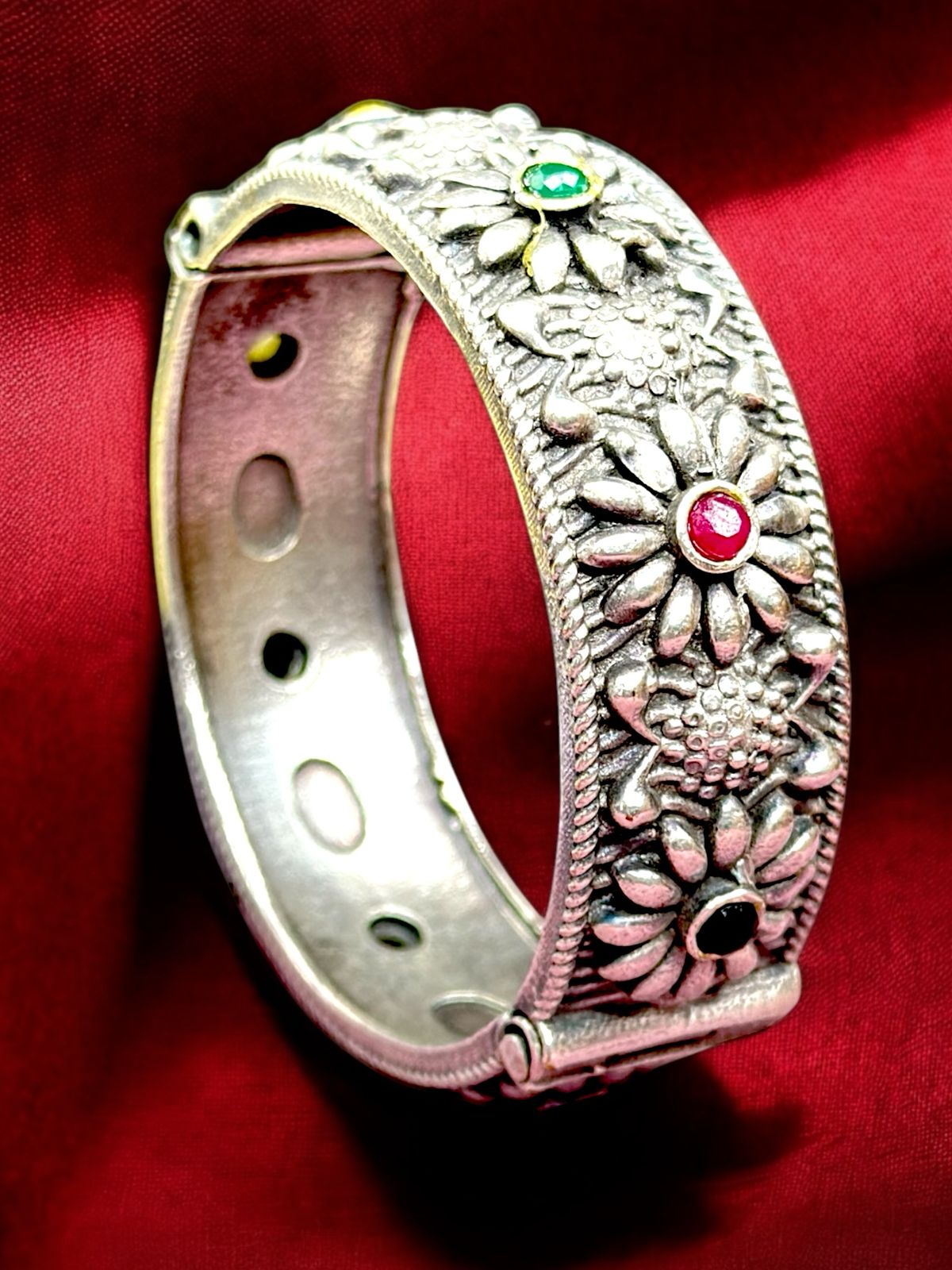 Antique Finish Oxidised Brass Kada – Handcrafted Traditional Cuff Bracelet