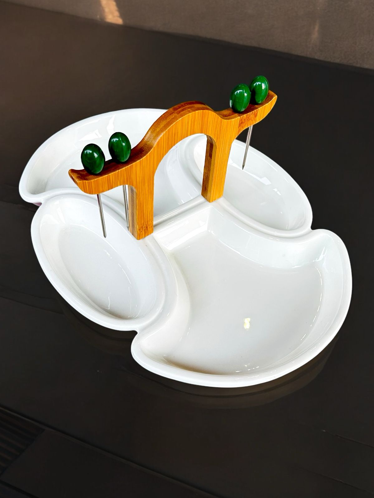Sleek Dining: European Style Plate with Forks for Snacks