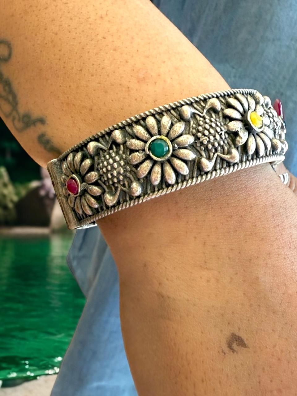 Antique Finish Oxidised Brass Kada – Handcrafted Traditional Cuff Bracelet