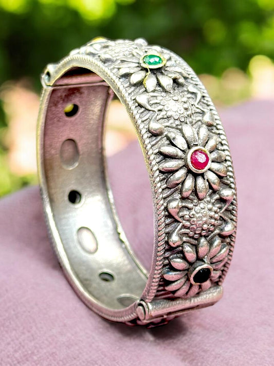 Antique Finish Oxidised Brass Kada – Handcrafted Traditional Cuff Bracelet
