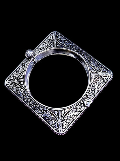 Antique Finish Oxidised Brass Kada – Handcrafted Traditional Cuff Bracelet