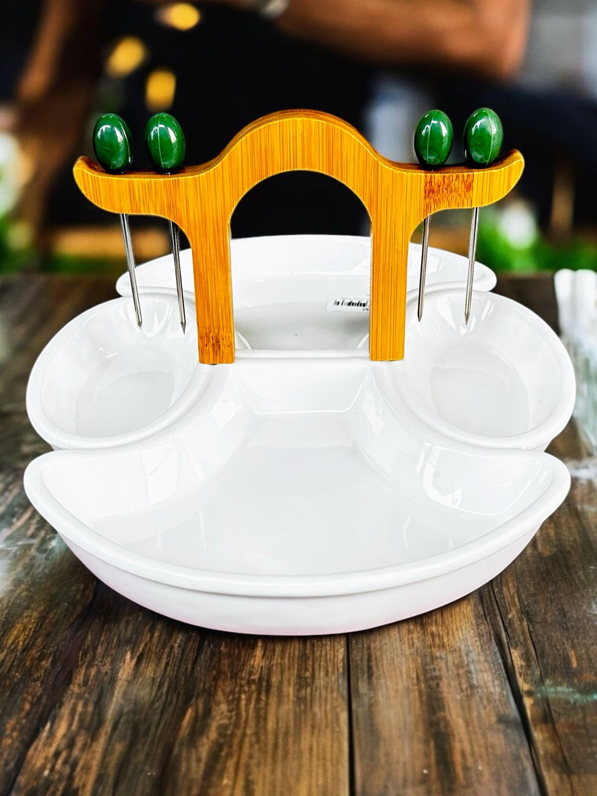 Sleek Dining: European Style Plate with Forks for Snacks