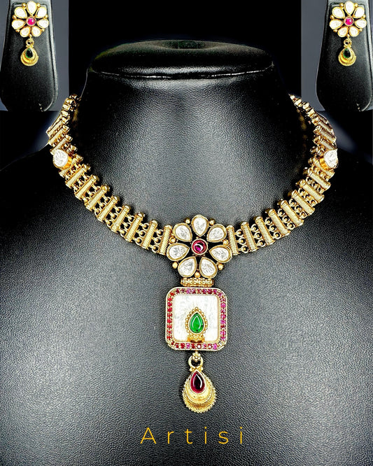 Gold Plated Mother of Pearl Necklace Set Made of Brass