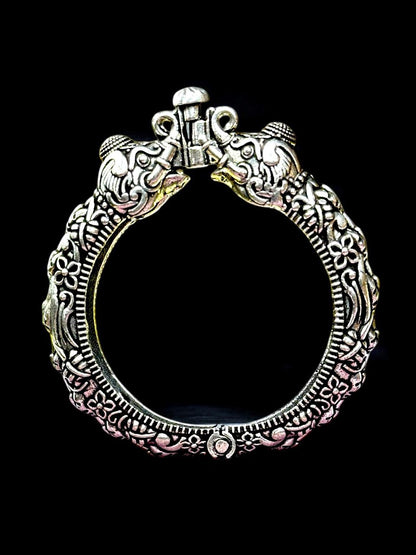 Antique Finish Oxidised Brass Kada – Handcrafted Traditional Cuff Bracelet