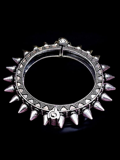 Antique Finish Oxidised Brass Kada – Handcrafted Traditional Cuff Bracelet