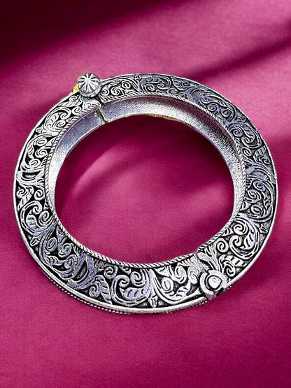 Antique Finish Oxidised Brass Kada – Handcrafted Traditional Cuff Bracelet