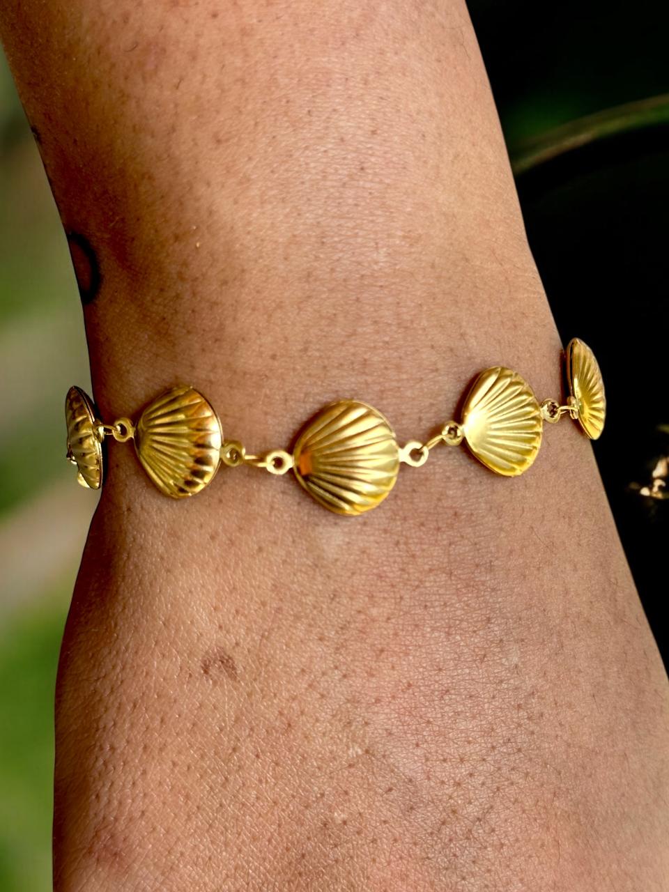Shell Charms Bracelet for Women | Gold Tone | Anti-Tarnish Finish | Adjustable Handcrafted Jewelry