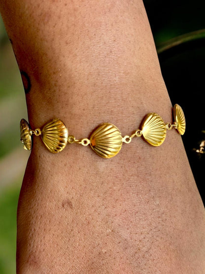 Shell Charms Bracelet for Women | Gold Tone | Anti-Tarnish Finish | Adjustable Handcrafted Jewelry