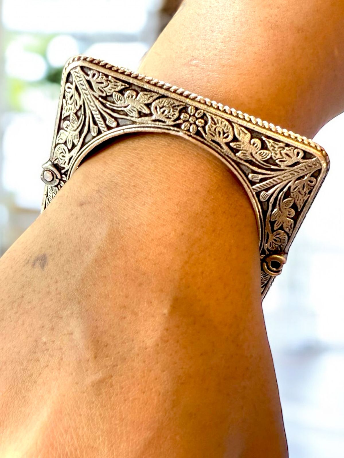 Antique Finish Oxidised Brass Kada – Handcrafted Traditional Cuff Bracelet