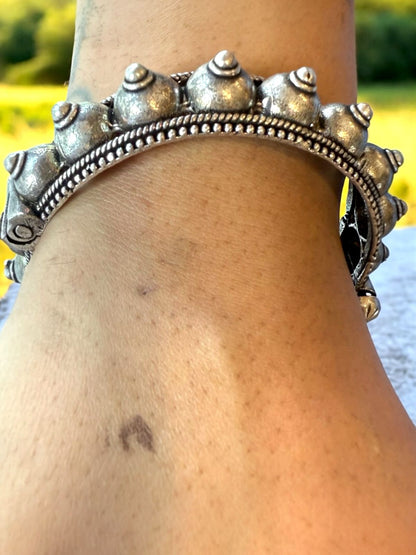 Antique Finish Oxidised Brass Kada – Handcrafted Traditional Cuff Bracelet