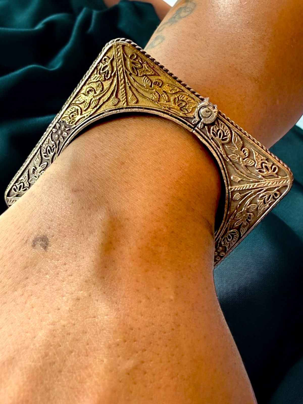 Antique Finish Oxidised Brass Kada – Handcrafted Traditional Cuff Bracelet