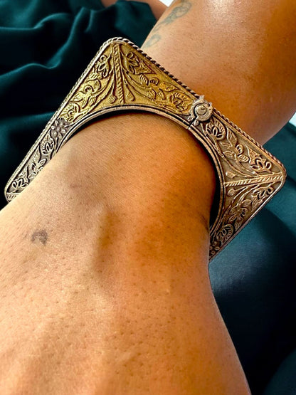 Antique Finish Oxidised Brass Kada – Handcrafted Traditional Cuff Bracelet