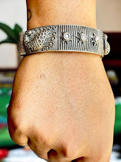 Antique Finish Oxidised Brass Kada – Handcrafted Traditional Cuff Bracelet