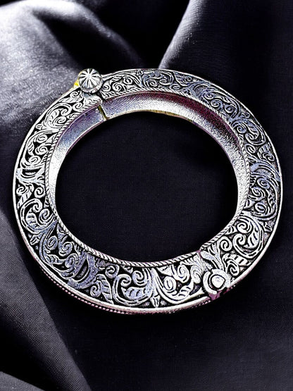 Antique Finish Oxidised Brass Kada – Handcrafted Traditional Cuff Bracelet