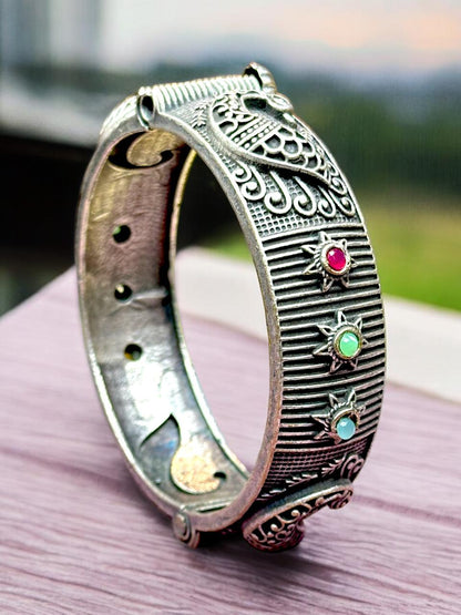 Antique Finish Oxidised Brass Kada – Handcrafted Traditional Cuff Bracelet