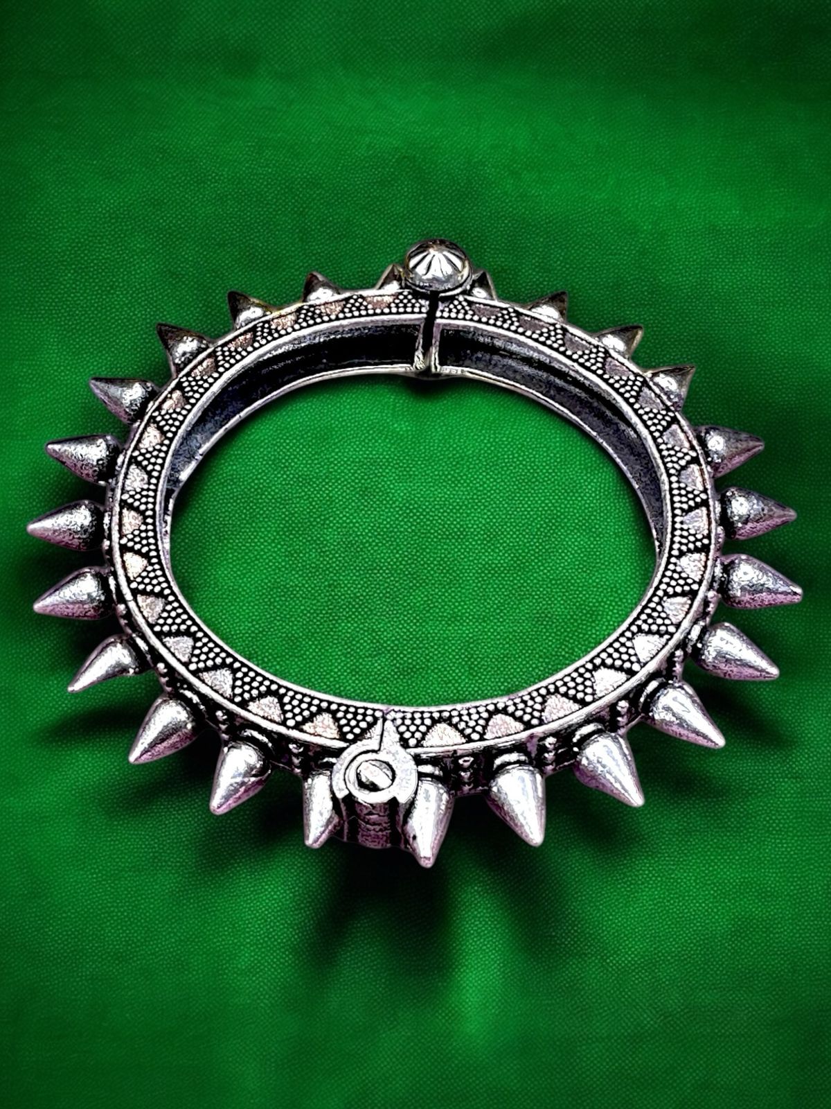 Antique Finish Oxidised Brass Kada – Handcrafted Traditional Cuff Bracelet