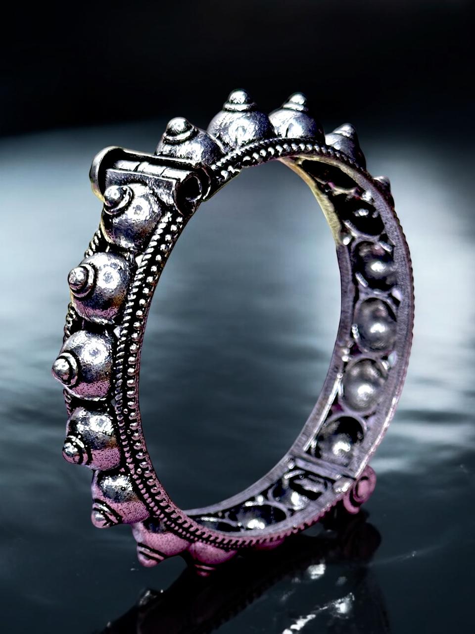 Antique Finish Oxidised Brass Kada – Handcrafted Traditional Cuff Bracelet